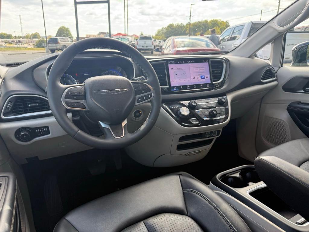used 2024 Chrysler Pacifica car, priced at $32,126