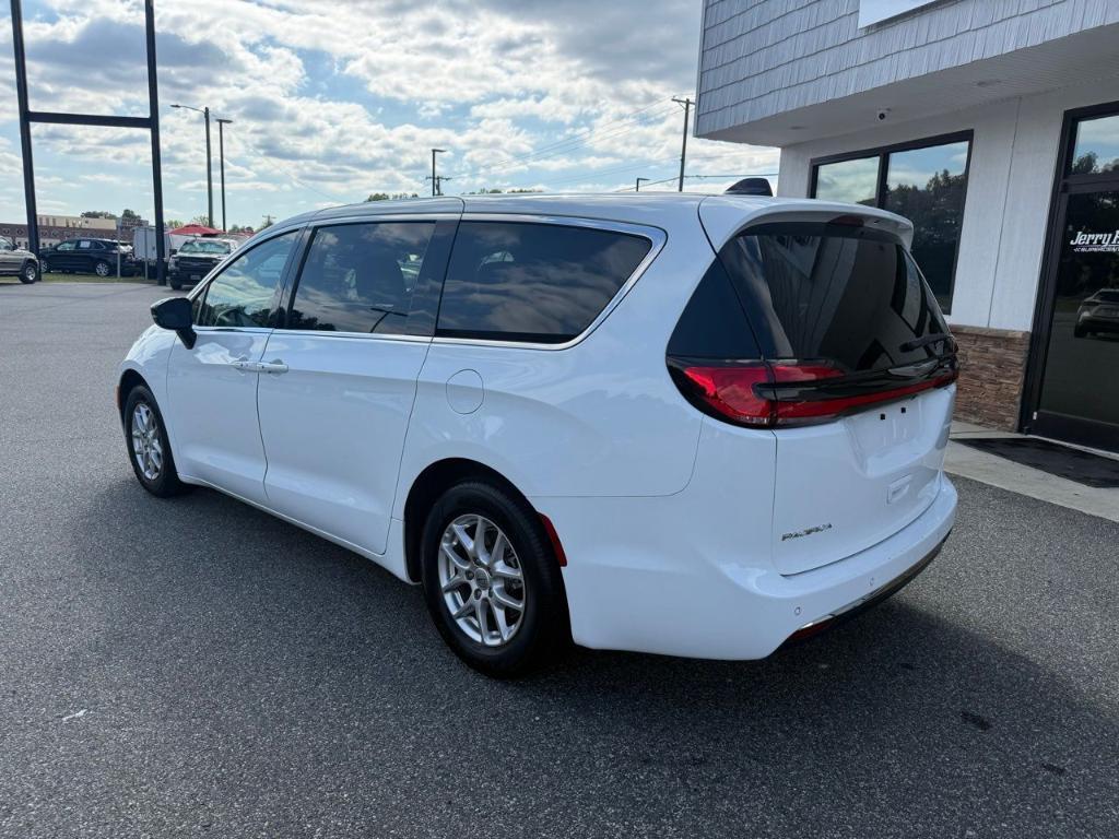used 2024 Chrysler Pacifica car, priced at $32,126