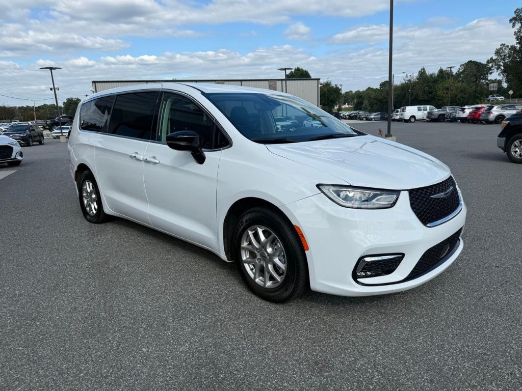used 2024 Chrysler Pacifica car, priced at $32,126