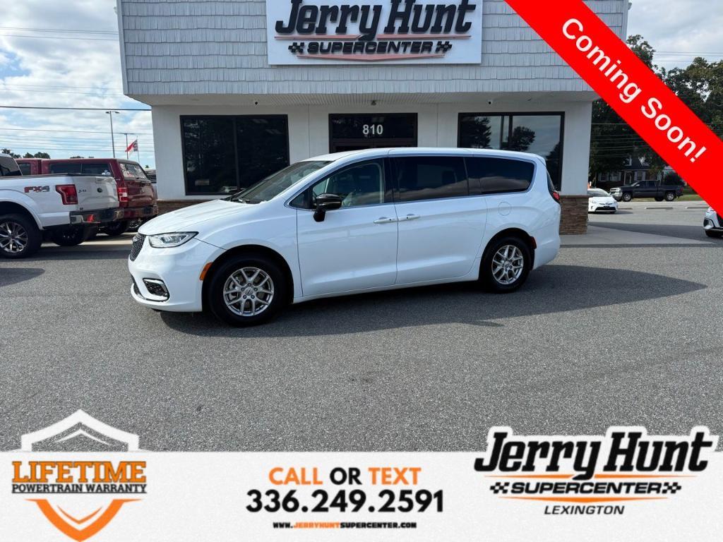 used 2024 Chrysler Pacifica car, priced at $32,126