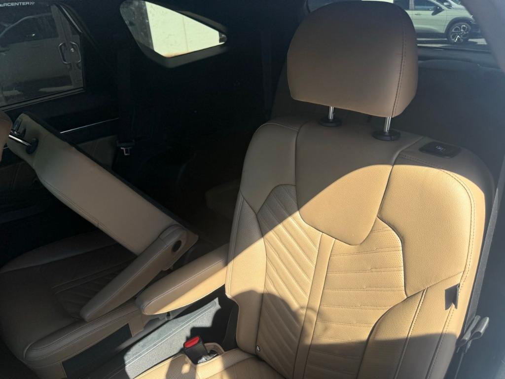 used 2025 Kia Sorento car, priced at $37,900