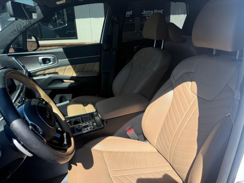 used 2025 Kia Sorento car, priced at $37,900
