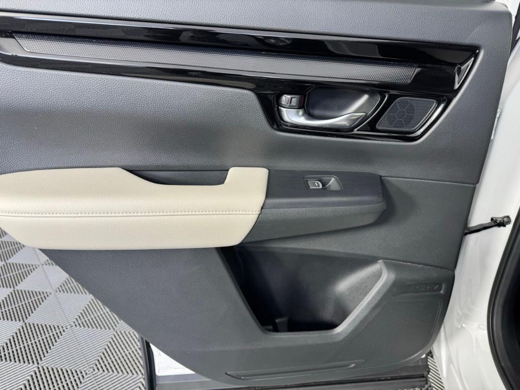 used 2024 Honda CR-V car, priced at $32,900