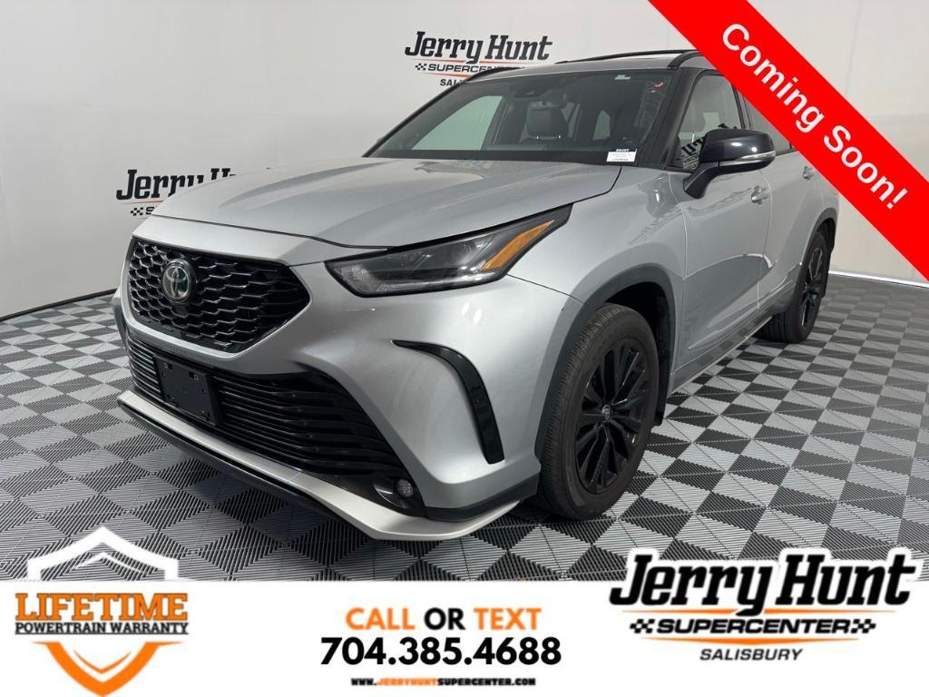 used 2023 Toyota Highlander car, priced at $40,843
