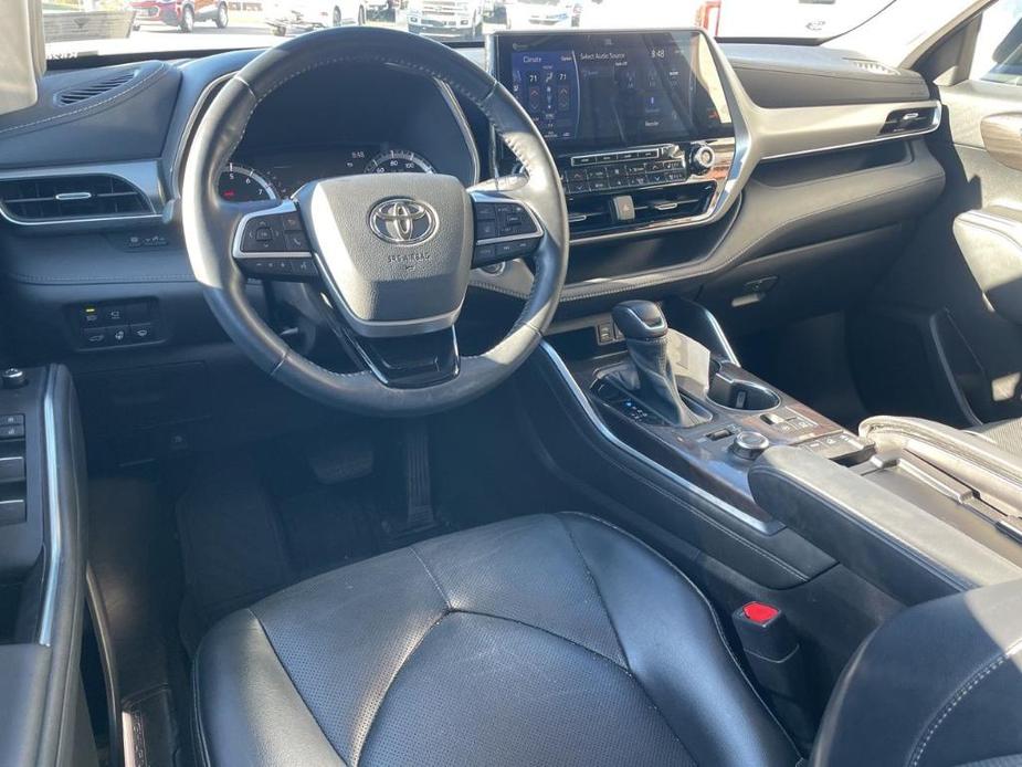 used 2022 Toyota Highlander car, priced at $41,927