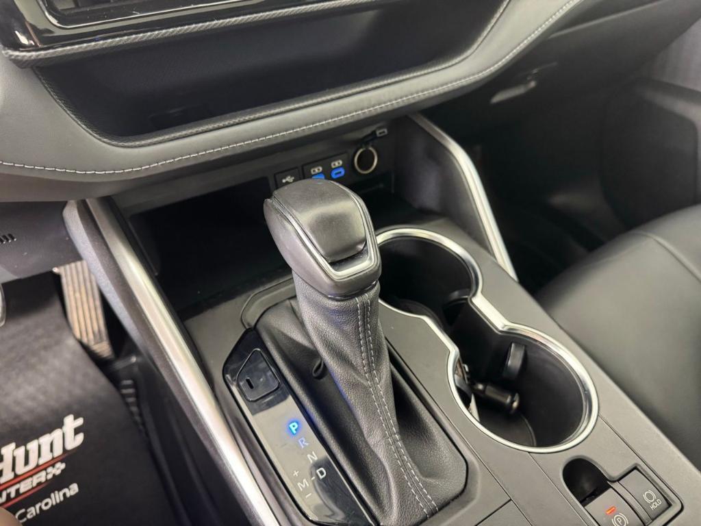 used 2022 Toyota Highlander car, priced at $36,320