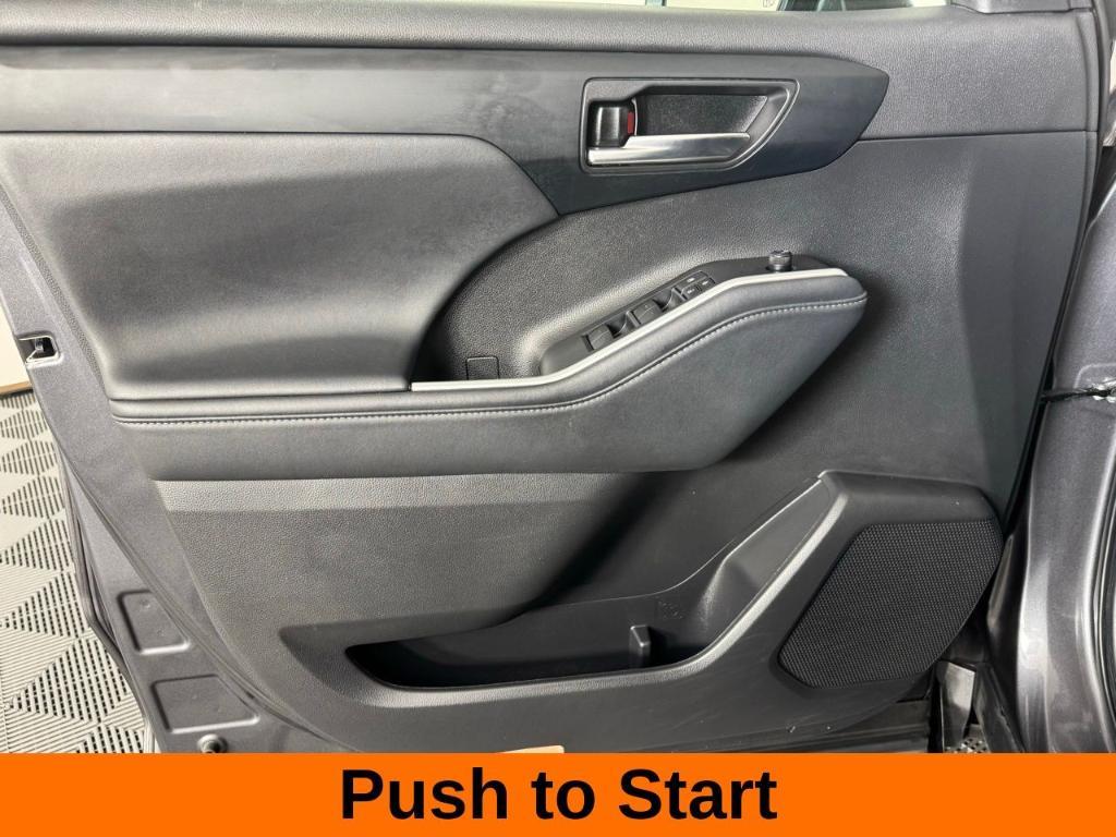 used 2022 Toyota Highlander car, priced at $36,320
