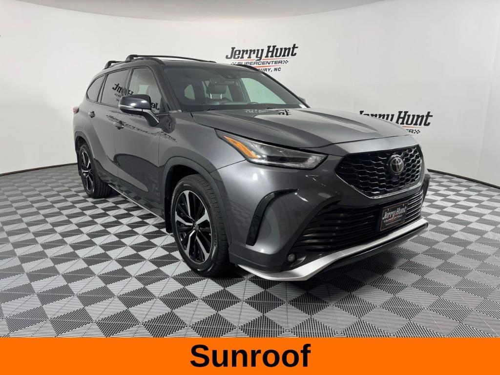 used 2022 Toyota Highlander car, priced at $36,320