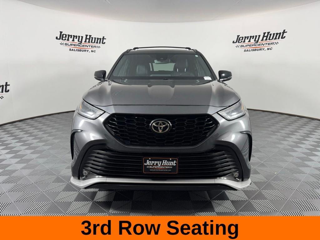 used 2022 Toyota Highlander car, priced at $36,320