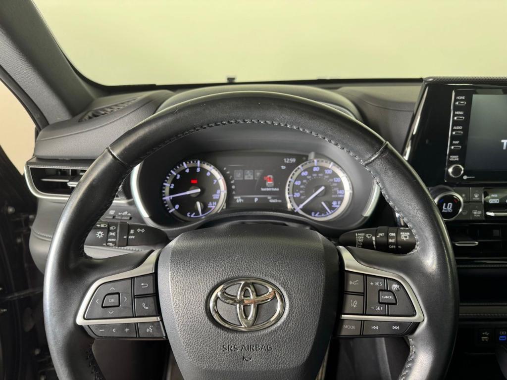 used 2022 Toyota Highlander car, priced at $36,320