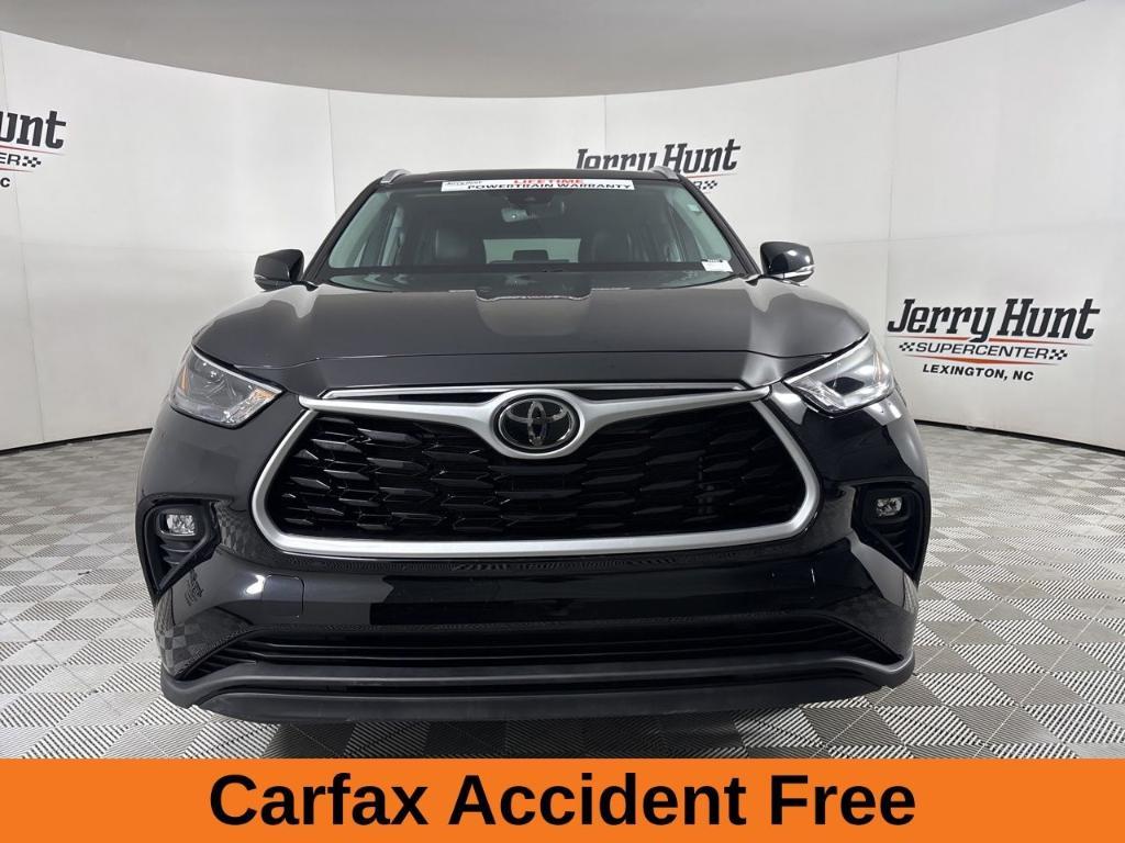 used 2022 Toyota Highlander car, priced at $38,400