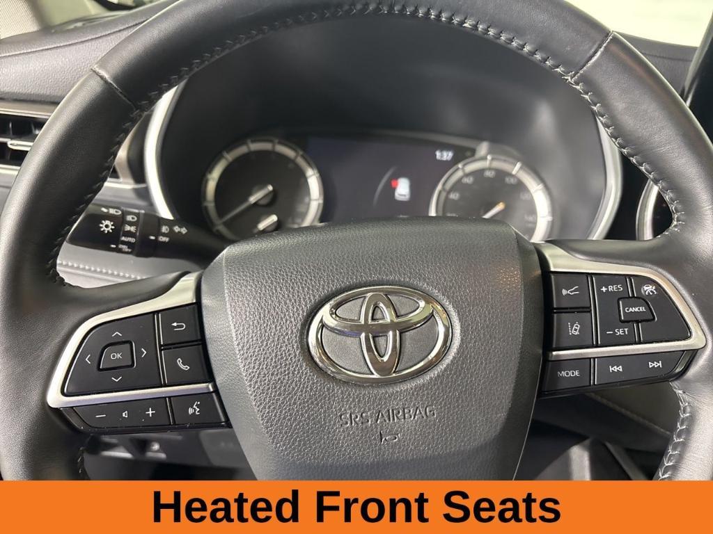 used 2022 Toyota Highlander car, priced at $38,400