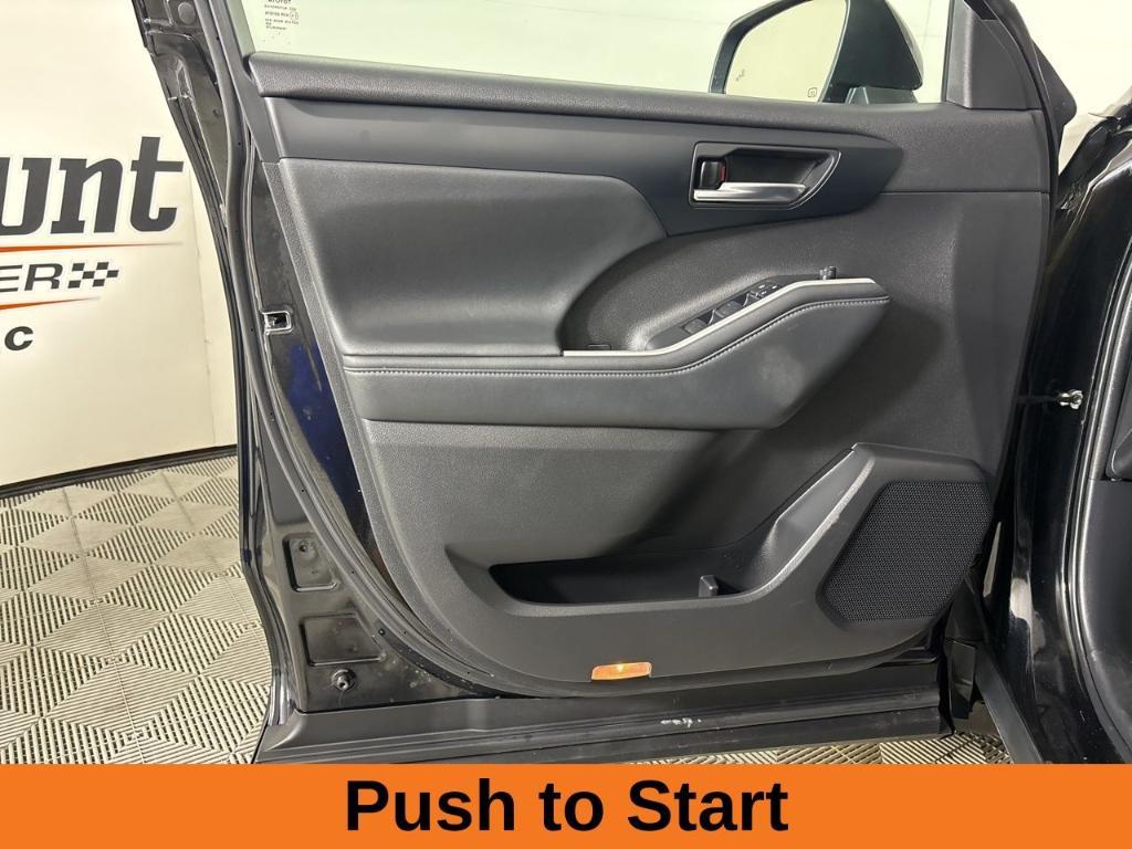 used 2022 Toyota Highlander car, priced at $38,400
