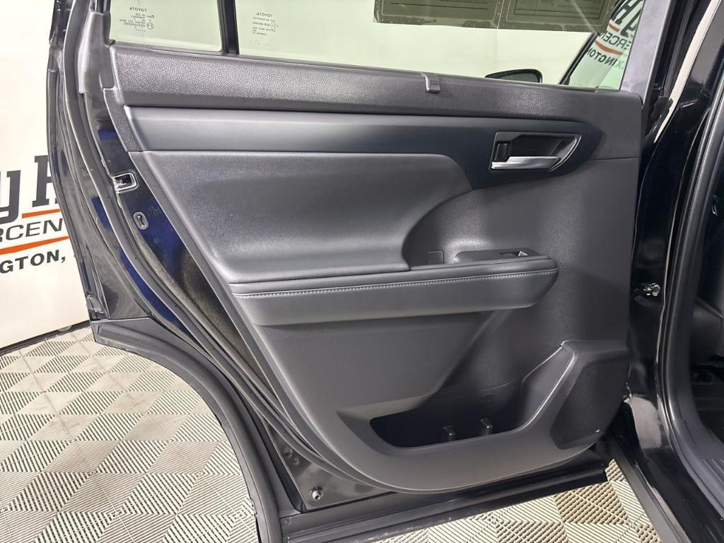 used 2022 Toyota Highlander car, priced at $38,400