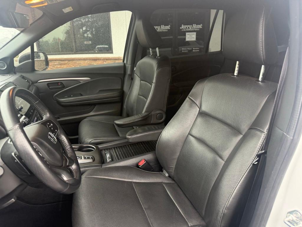 used 2022 Honda Passport car, priced at $27,500