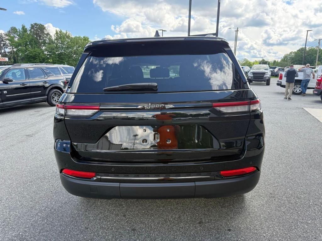 used 2022 Jeep Grand Cherokee car, priced at $31,900