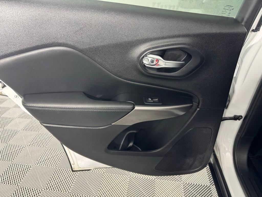 used 2021 Jeep Cherokee car, priced at $24,634