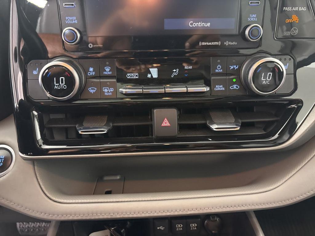 used 2021 Toyota Highlander car, priced at $28,900