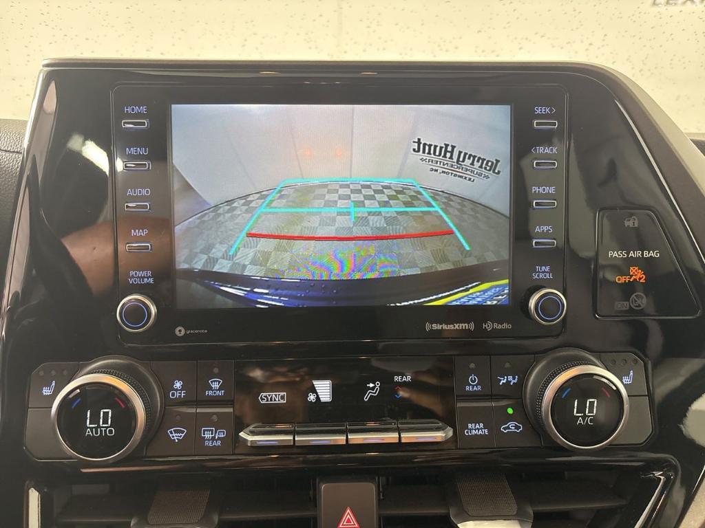 used 2021 Toyota Highlander car, priced at $28,900