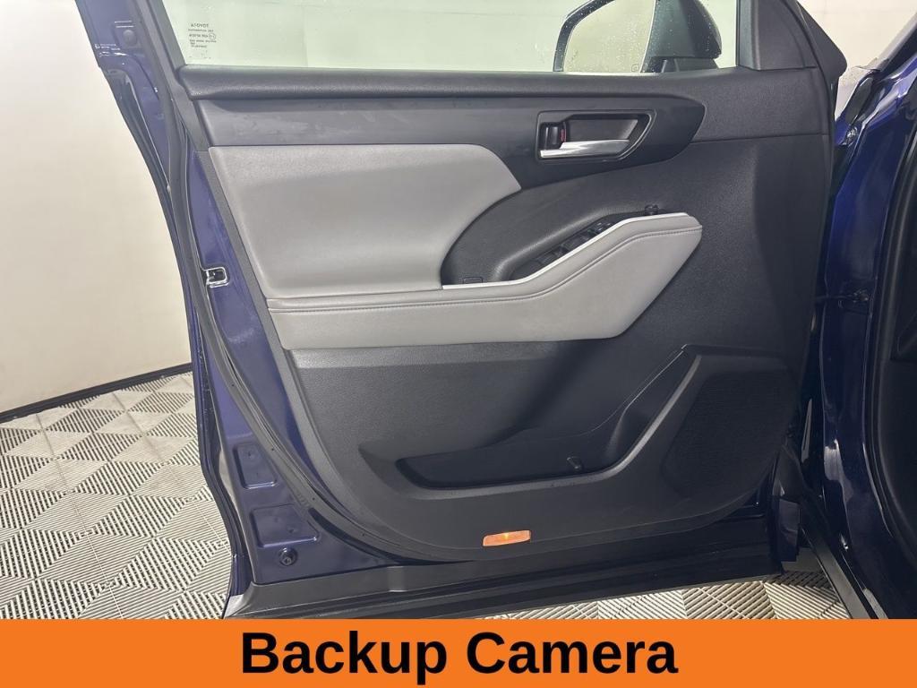 used 2021 Toyota Highlander car, priced at $28,900