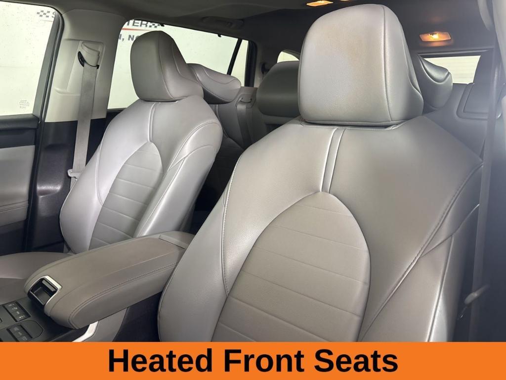 used 2021 Toyota Highlander car, priced at $28,900