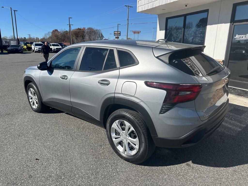 used 2024 Chevrolet Trax car, priced at $19,622