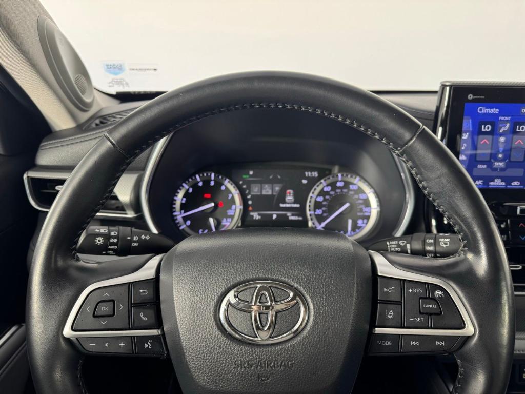 used 2022 Toyota Highlander car, priced at $39,988