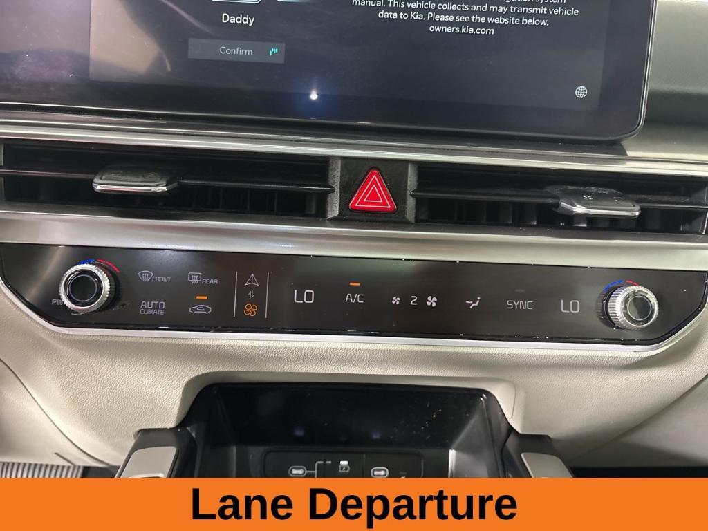 used 2025 Kia Sorento car, priced at $32,100