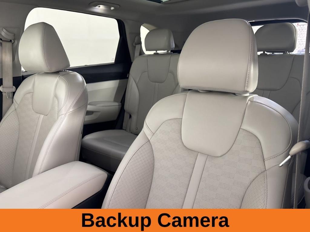 used 2025 Kia Sorento car, priced at $32,100