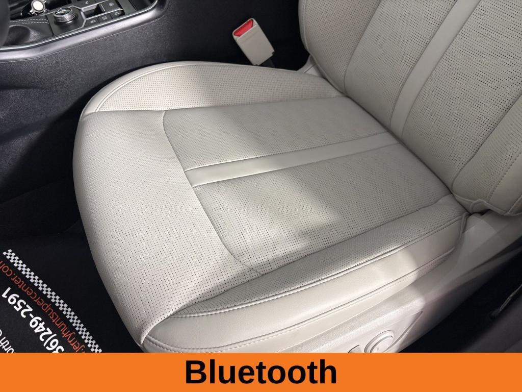 used 2025 Kia Sorento car, priced at $32,100
