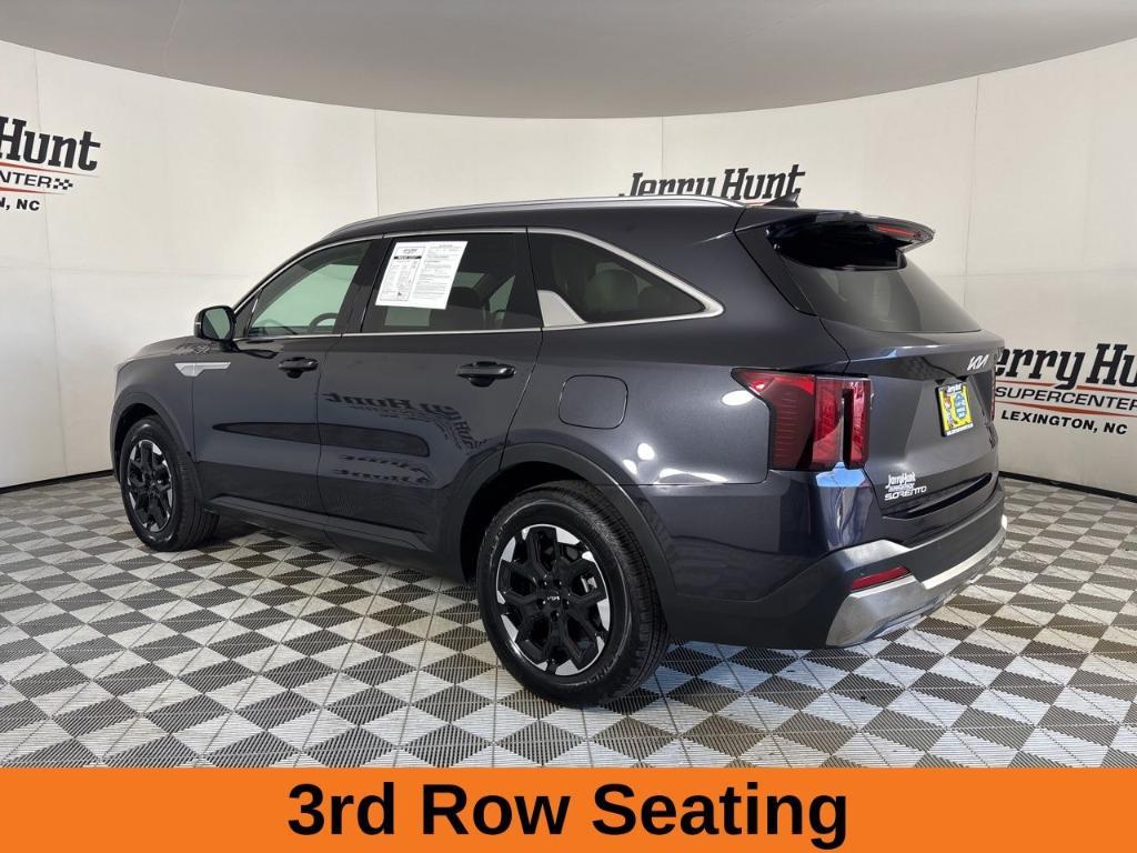 used 2025 Kia Sorento car, priced at $32,100