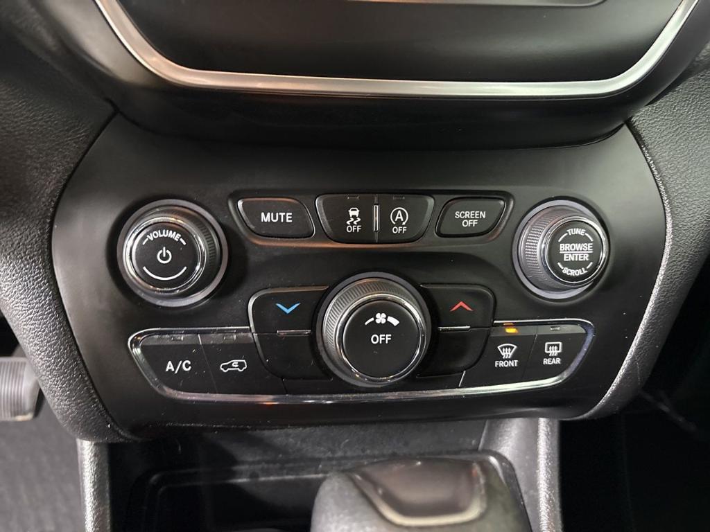 used 2020 Jeep Cherokee car, priced at $14,300