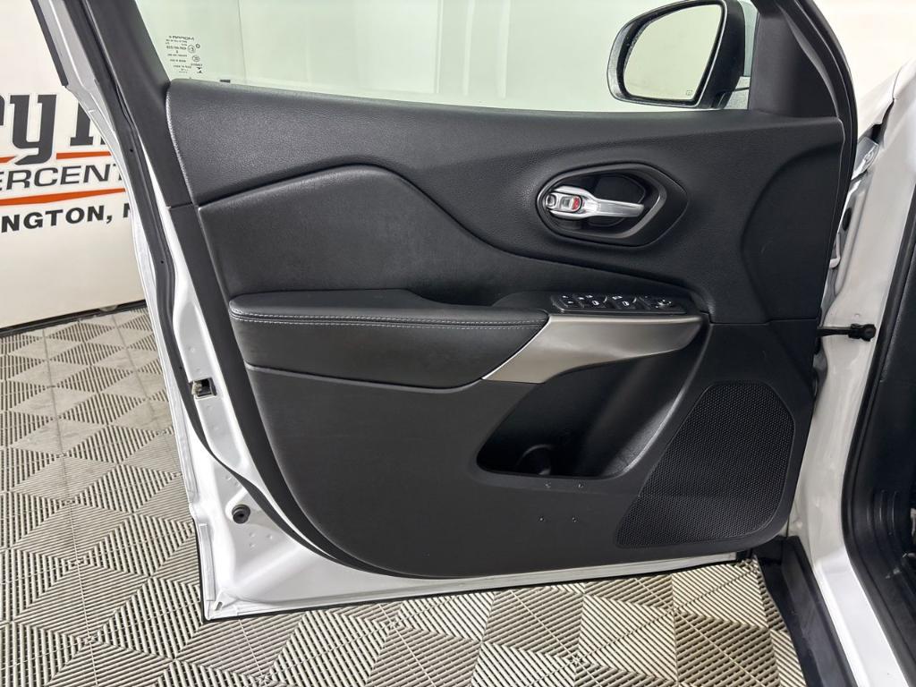 used 2020 Jeep Cherokee car, priced at $14,300