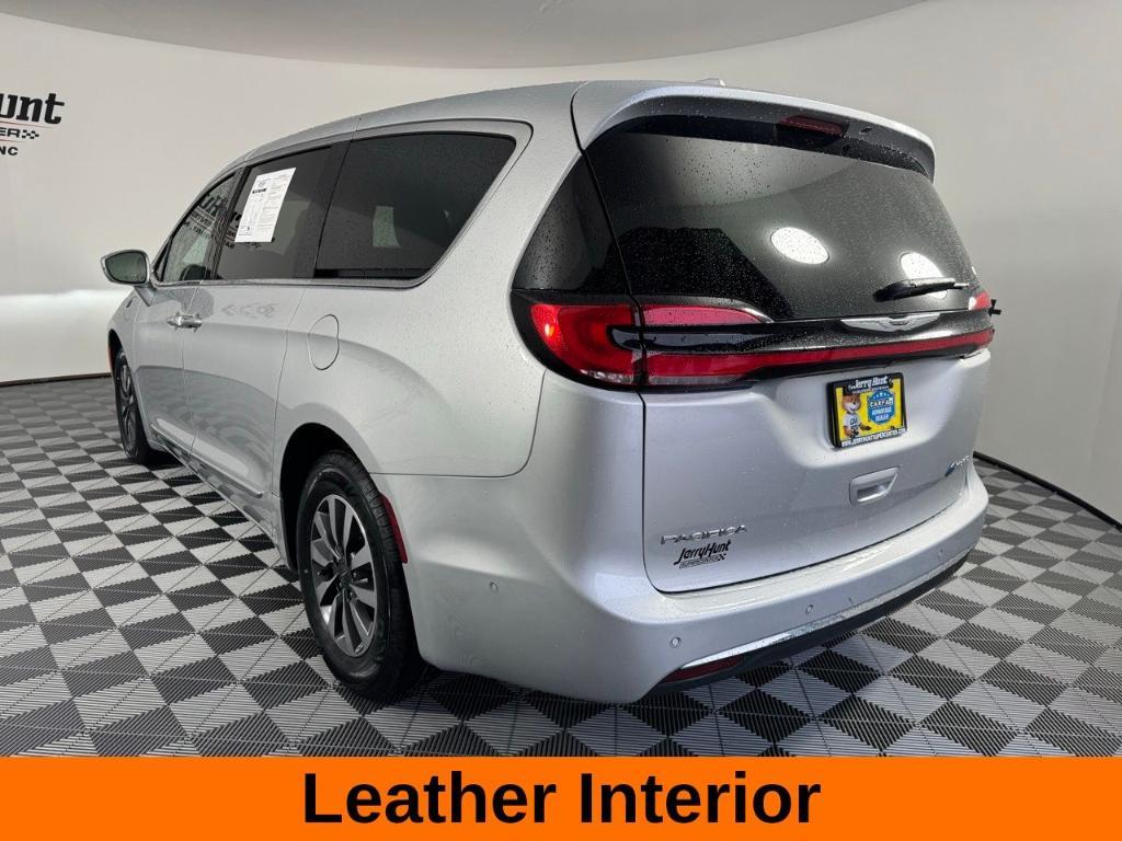 used 2022 Chrysler Pacifica Hybrid car, priced at $29,927