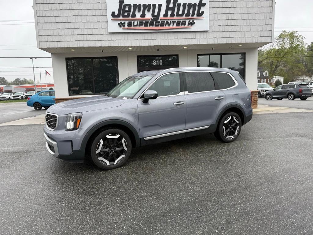 used 2023 Kia Telluride car, priced at $34,688