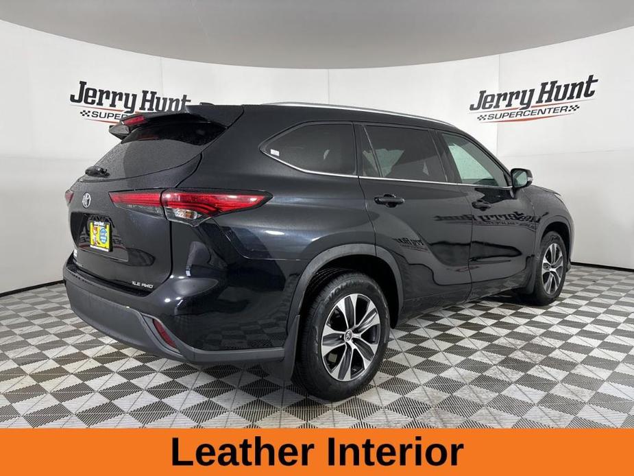 used 2021 Toyota Highlander car, priced at $32,202