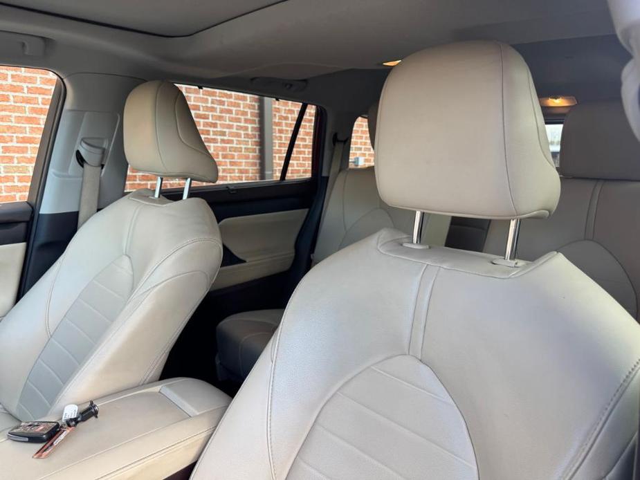 used 2020 Toyota Highlander car, priced at $30,190