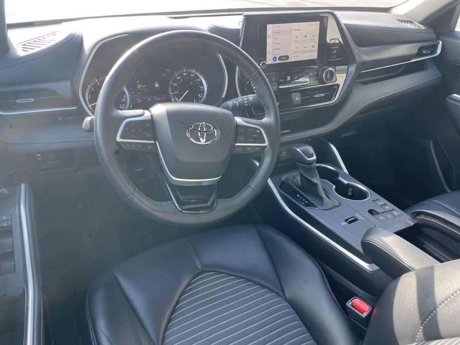 used 2024 Toyota Highlander car, priced at $42,902