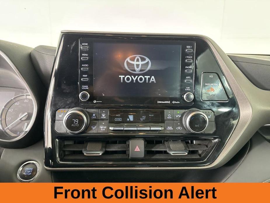 used 2022 Toyota Highlander car, priced at $33,399