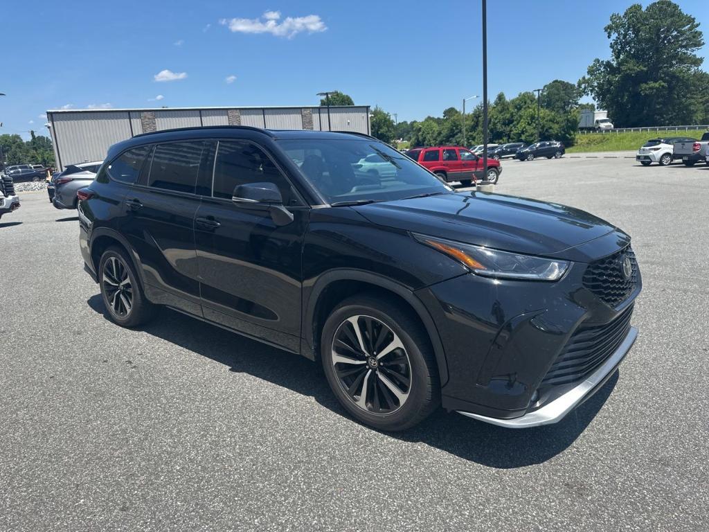 used 2022 Toyota Highlander car, priced at $35,988