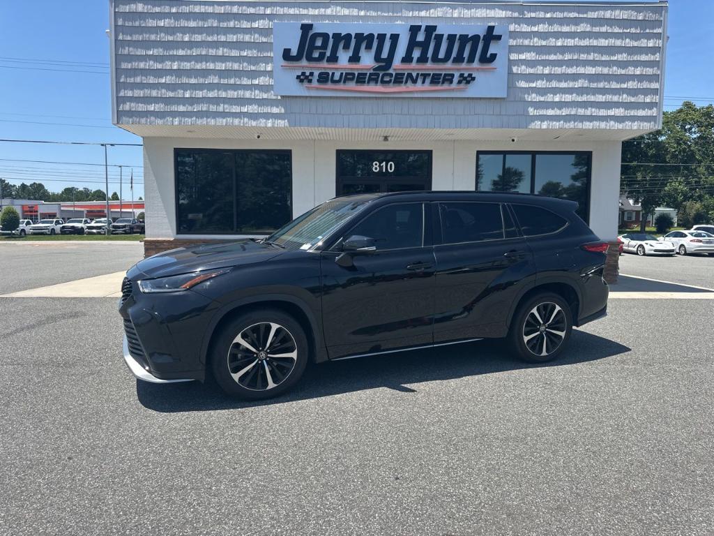 used 2022 Toyota Highlander car, priced at $35,988