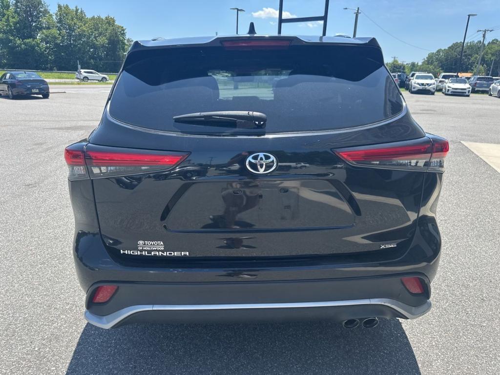 used 2022 Toyota Highlander car, priced at $35,988