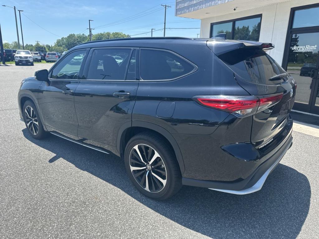 used 2022 Toyota Highlander car, priced at $35,988