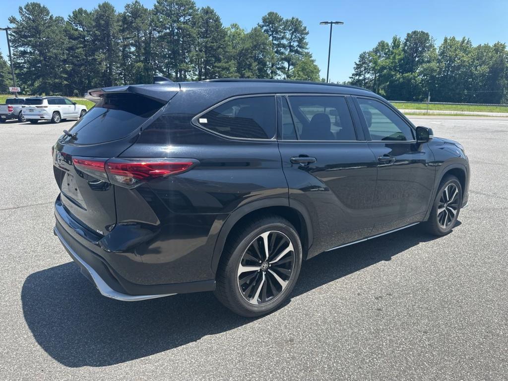 used 2022 Toyota Highlander car, priced at $35,988