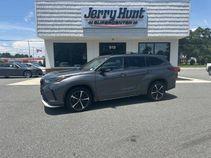 used 2022 Toyota Highlander car, priced at $36,700