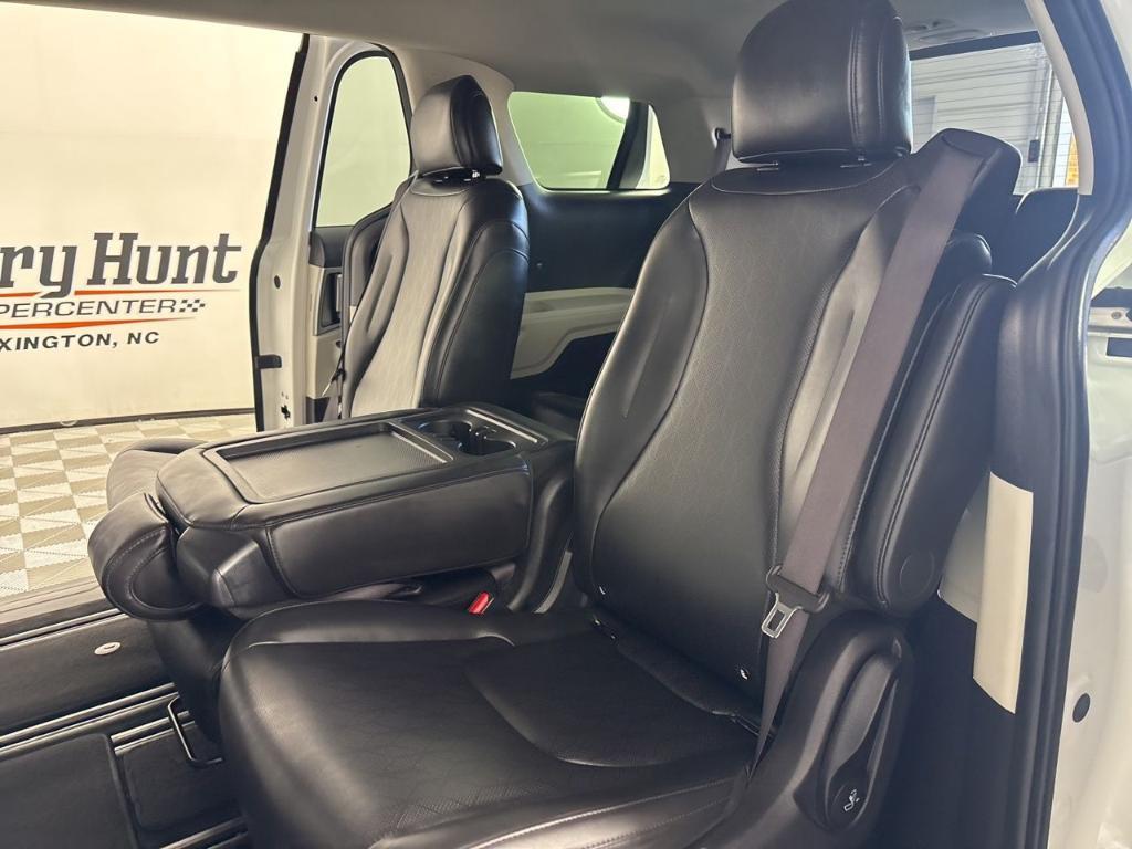 used 2024 Kia Carnival car, priced at $31,200