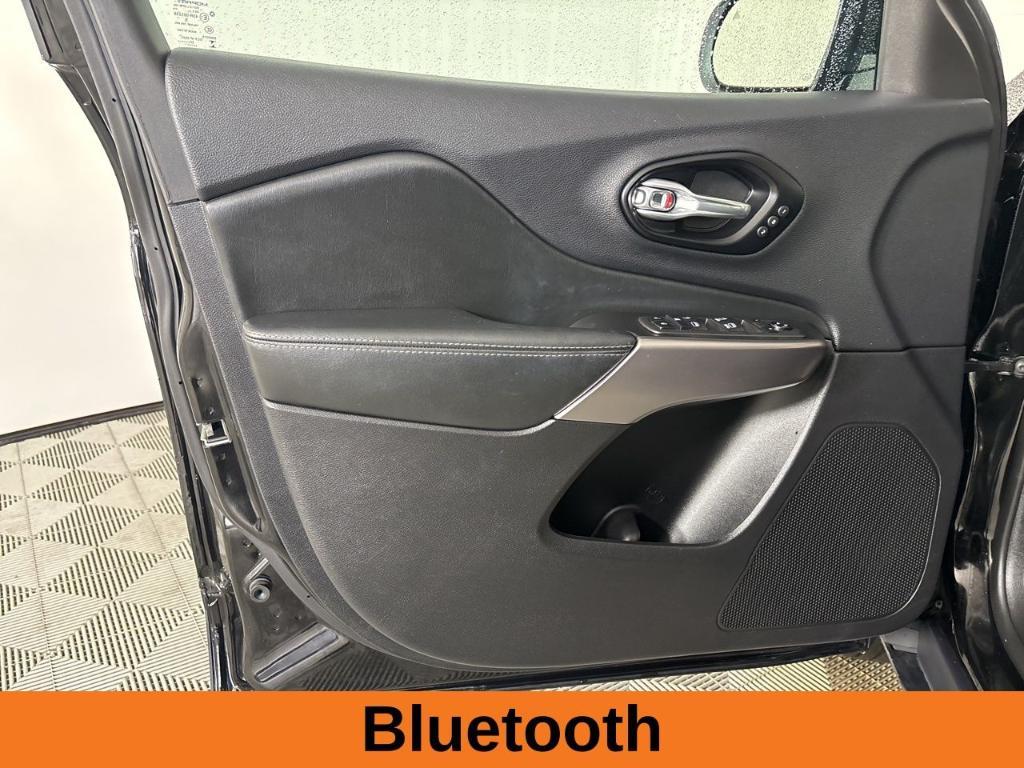 used 2022 Jeep Cherokee car, priced at $22,900