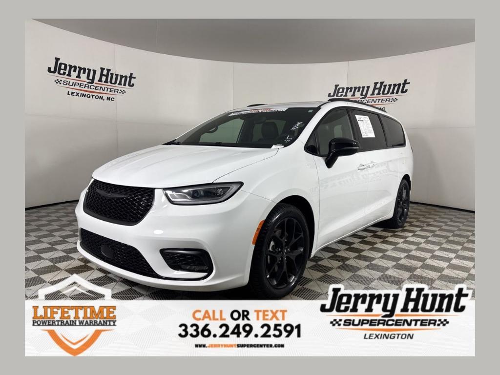 used 2025 Chrysler Pacifica car, priced at $37,200