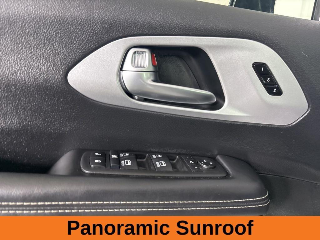 used 2025 Chrysler Pacifica car, priced at $37,200