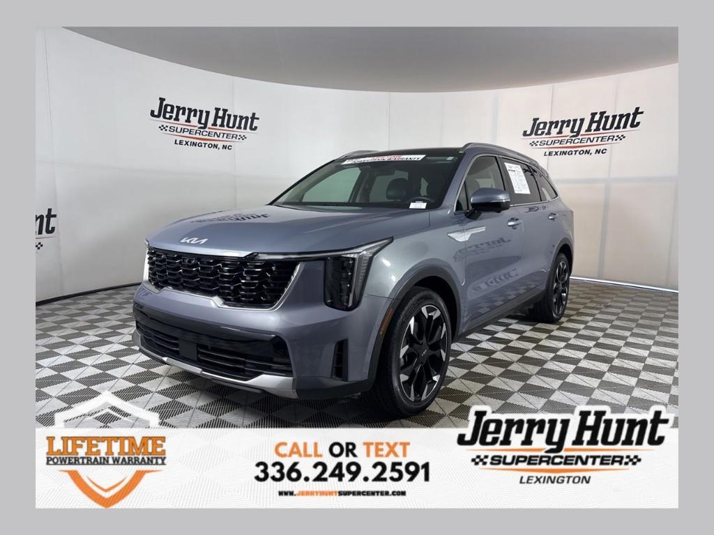 used 2025 Kia Sorento car, priced at $34,100